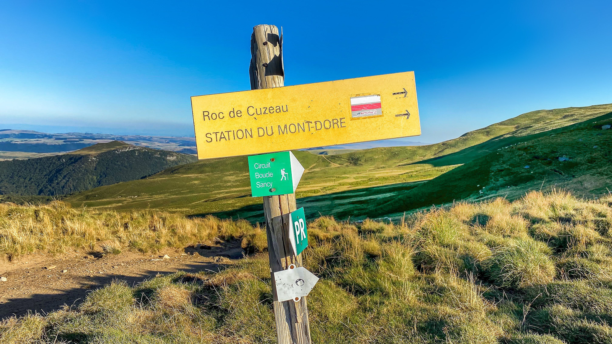 RRoc de Cuzeau: Ascent to the Panoramic Summit