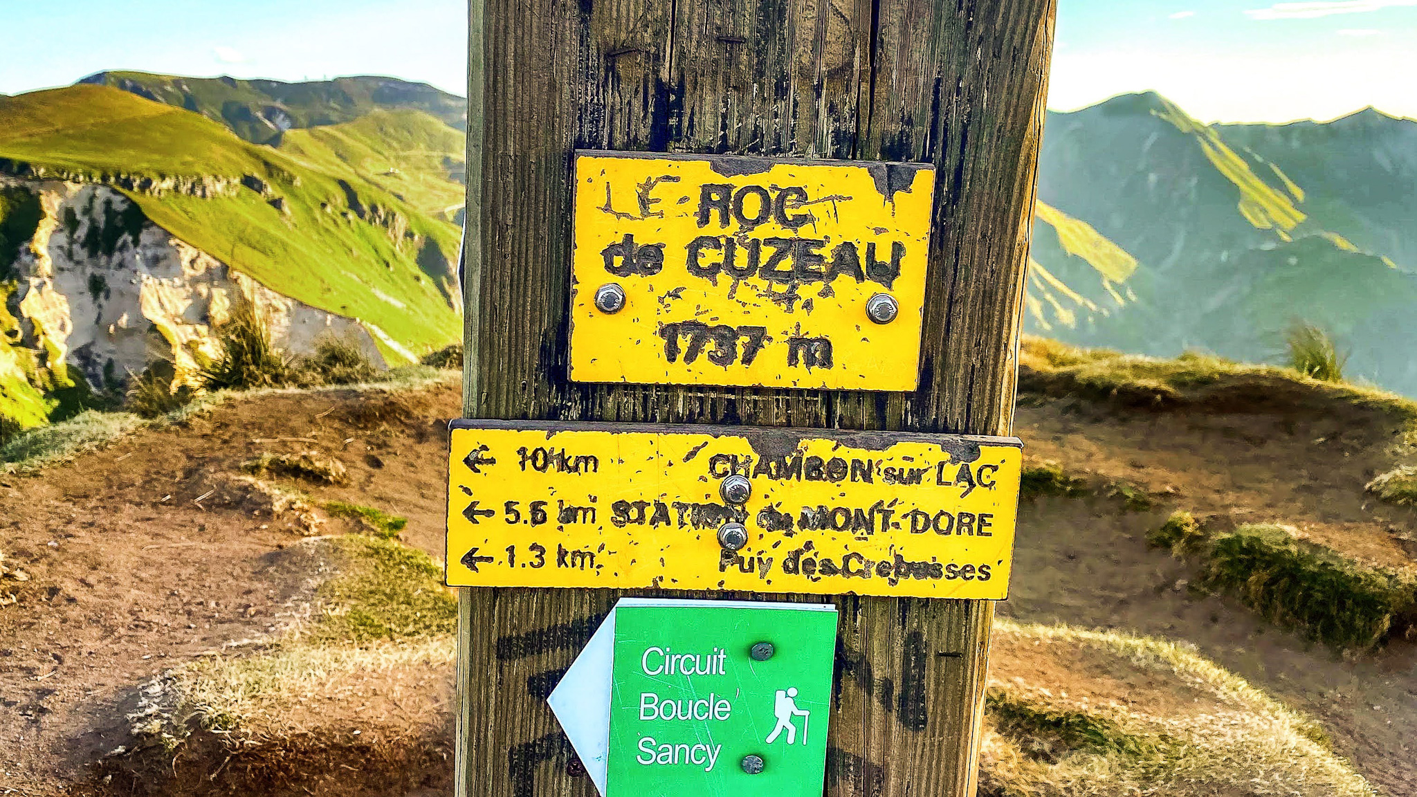 Roc de Cuzeau: Ascent to the Summit at 1737 m