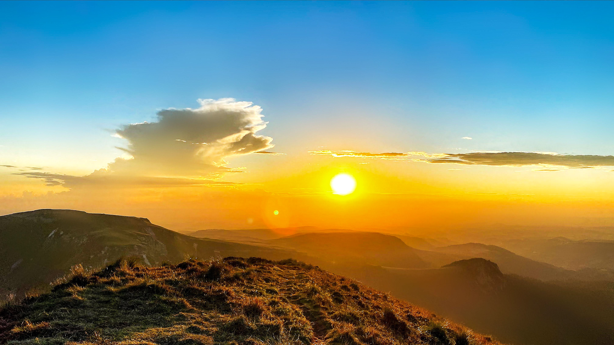 Roc de Cuzeau: Sunset over the Capucin and the Puy de Cliergue