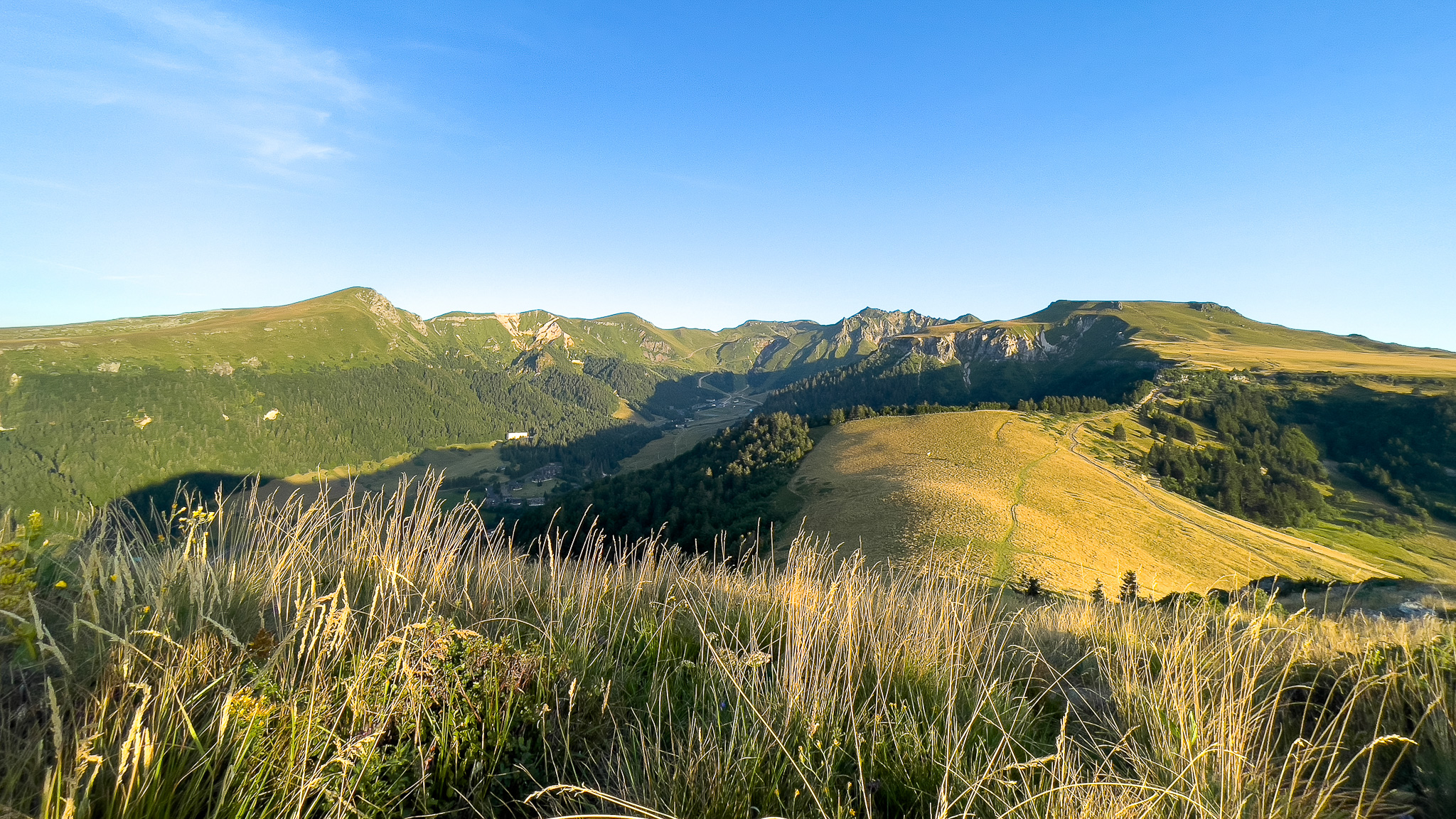 Le Capucin at Mont Dore: Panoramic View Roc de Cuzeau - Puy de Cliergue