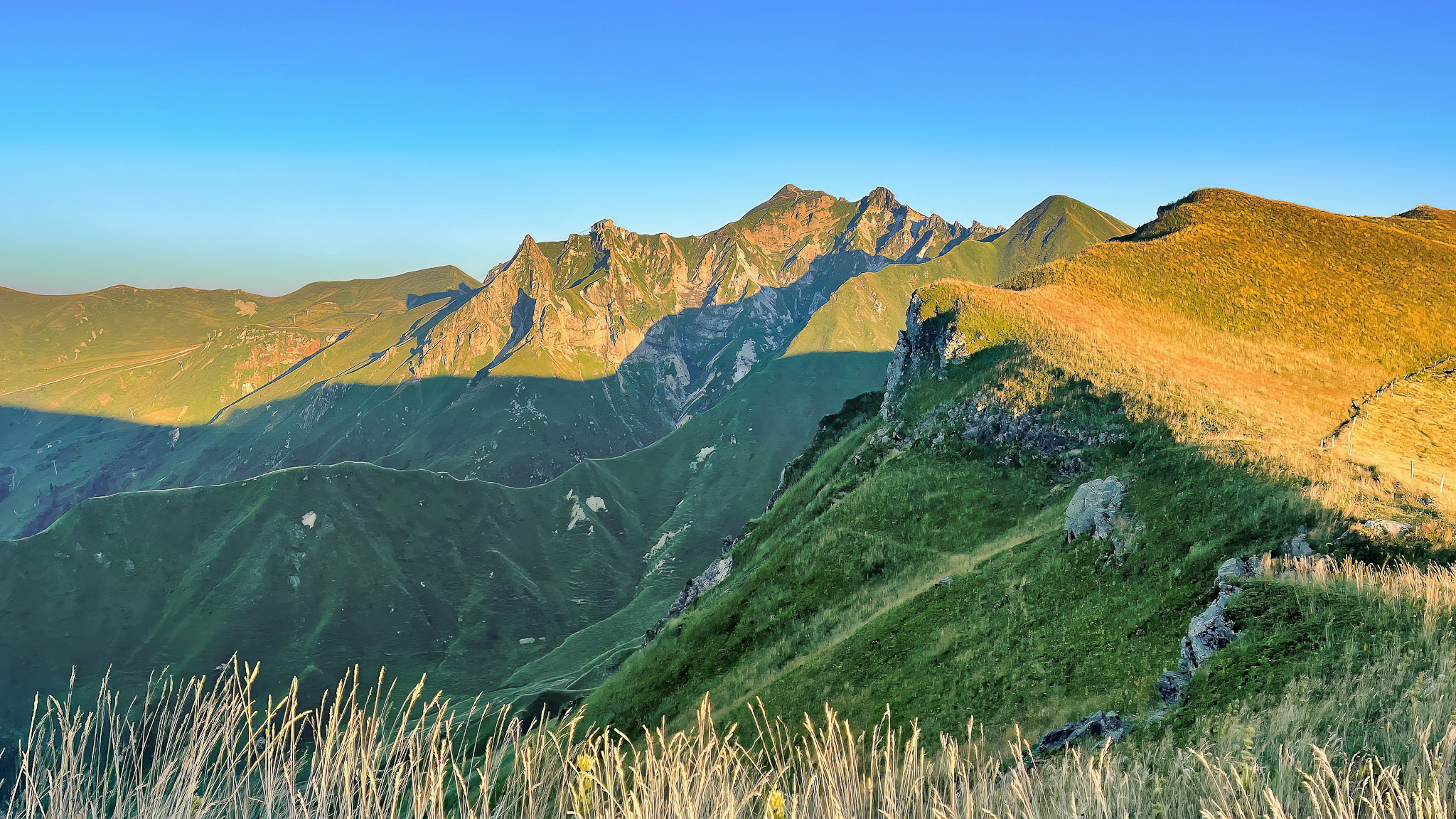 Le Capucin: Flamboyant Sunset over Puy de Sancy