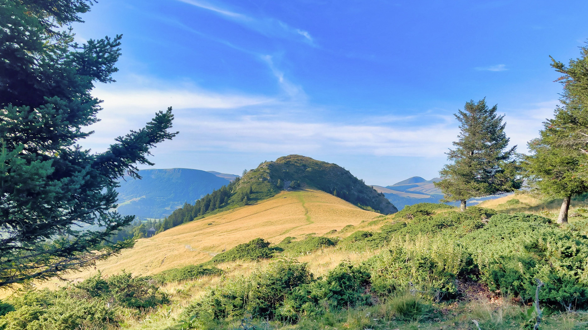 Sancy Ridge Trail - Capucin Peak - Iconic Summit