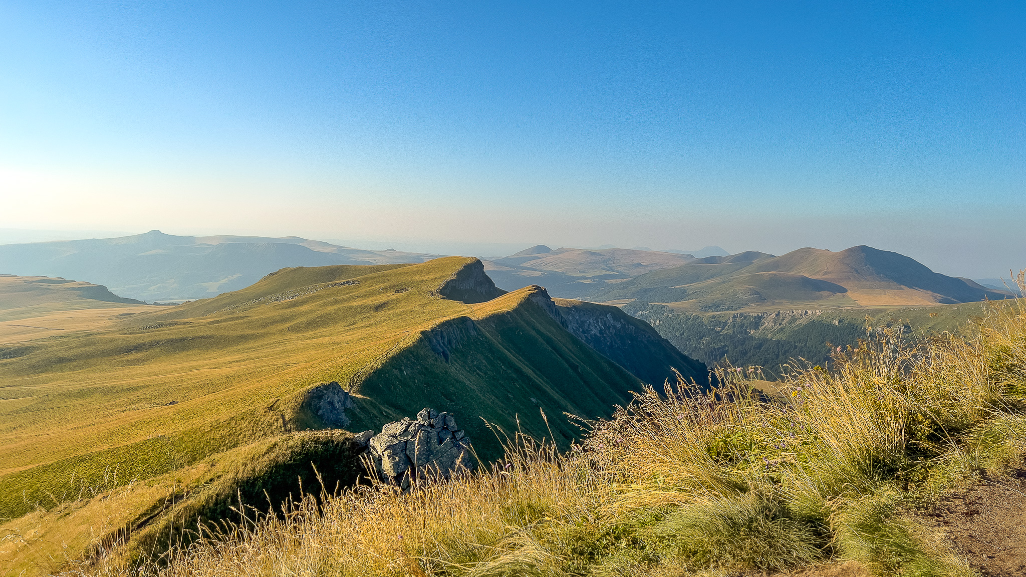 Sancy Ridge Trail - Towards the Puy de Cliergue - Panoramic Hike