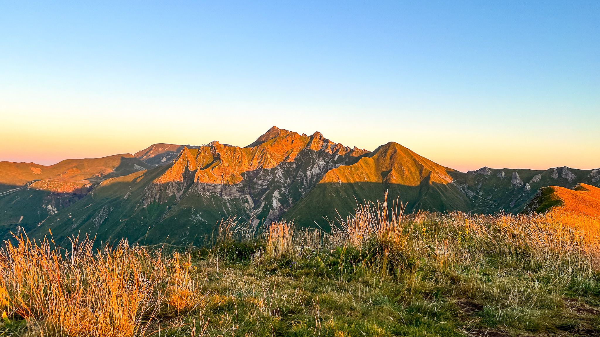 Sancy Ridge Trail - Puy de Sancy: Iconic Summit