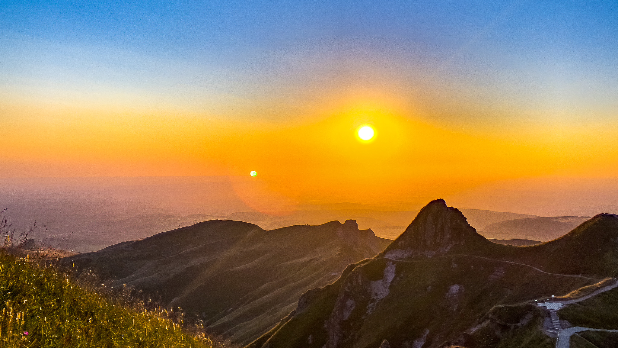 Sancy Crest Trail - Sunset at Puy de Sancy - Light Show