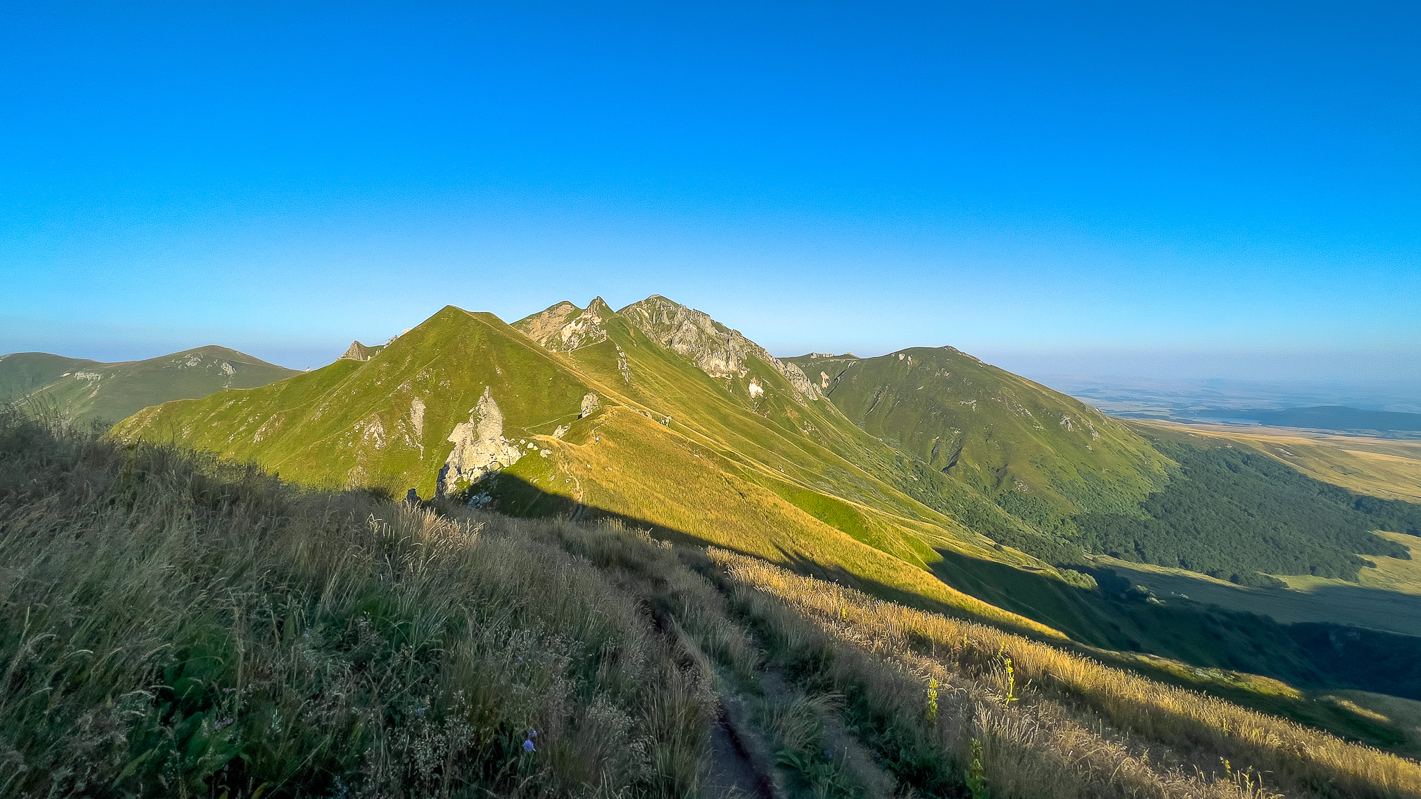 Sancy Ridge Path - View of the Salt Fountain - Natural Curiosity