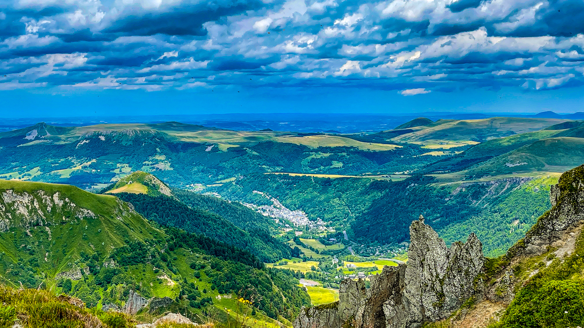 Sancy Crests: Dordogne Valley and Mont Dore, Exceptional landscape