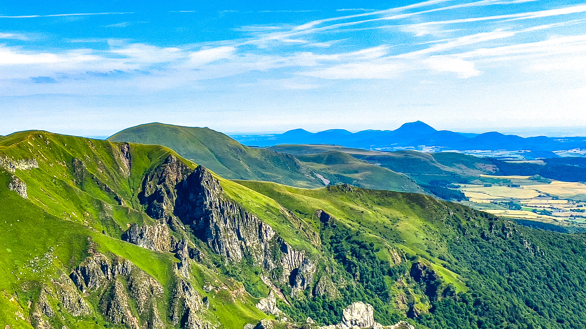 The Chaudefour Valley and a magnificent view of the Chaîne des Puys