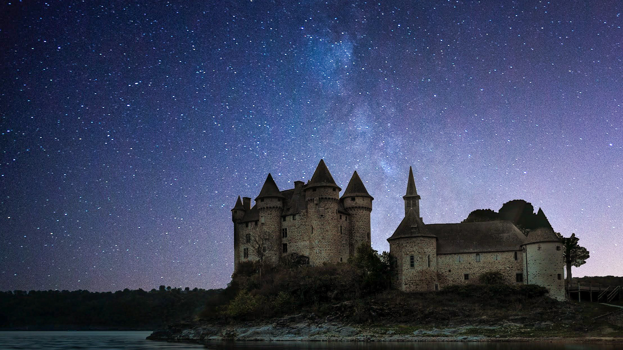 Bort-les-Orgues: Impressive Dam and Château du Val, a Historical Treasure