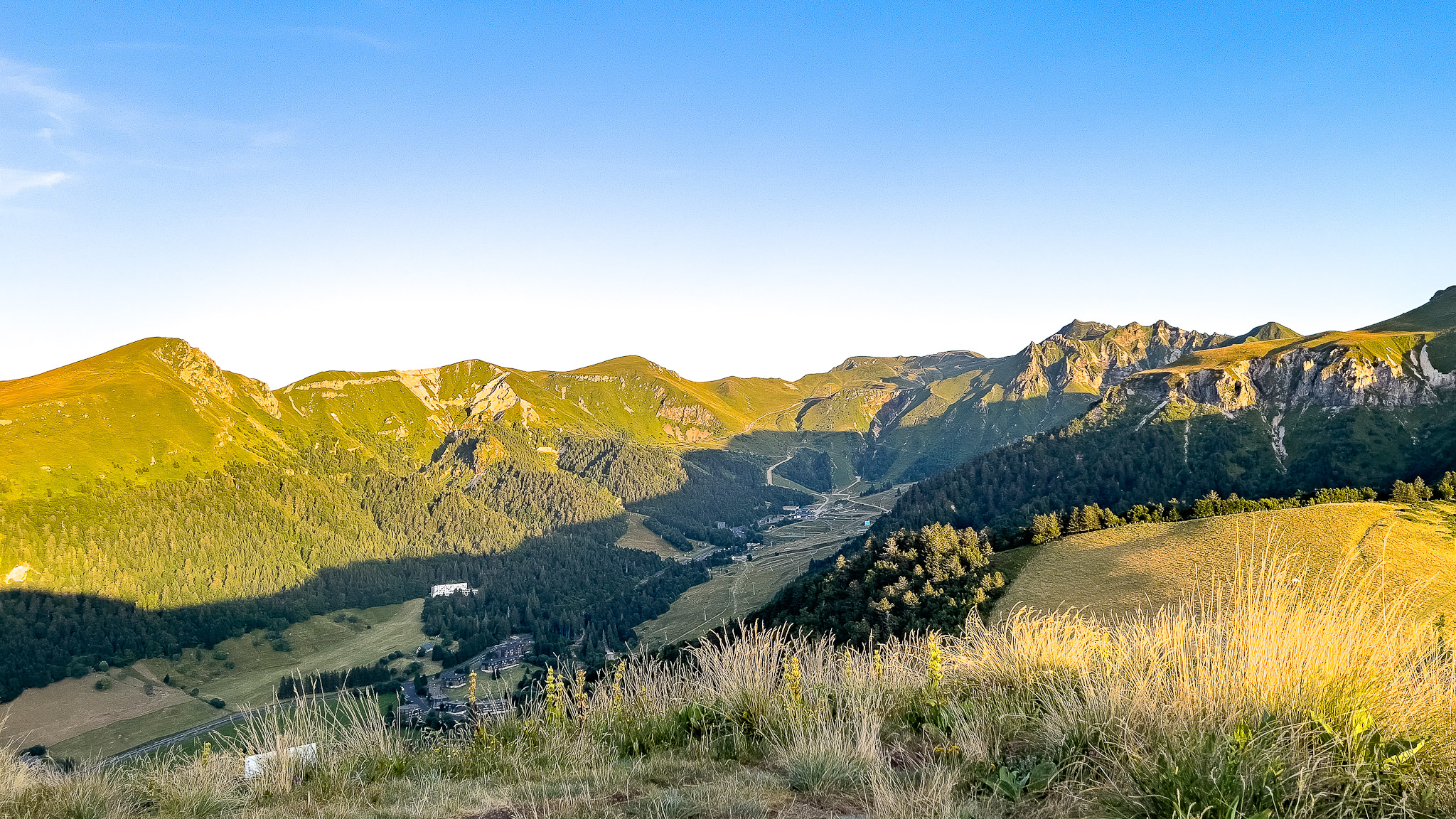 The Crêtes du Sancy seen from the Capucin summit