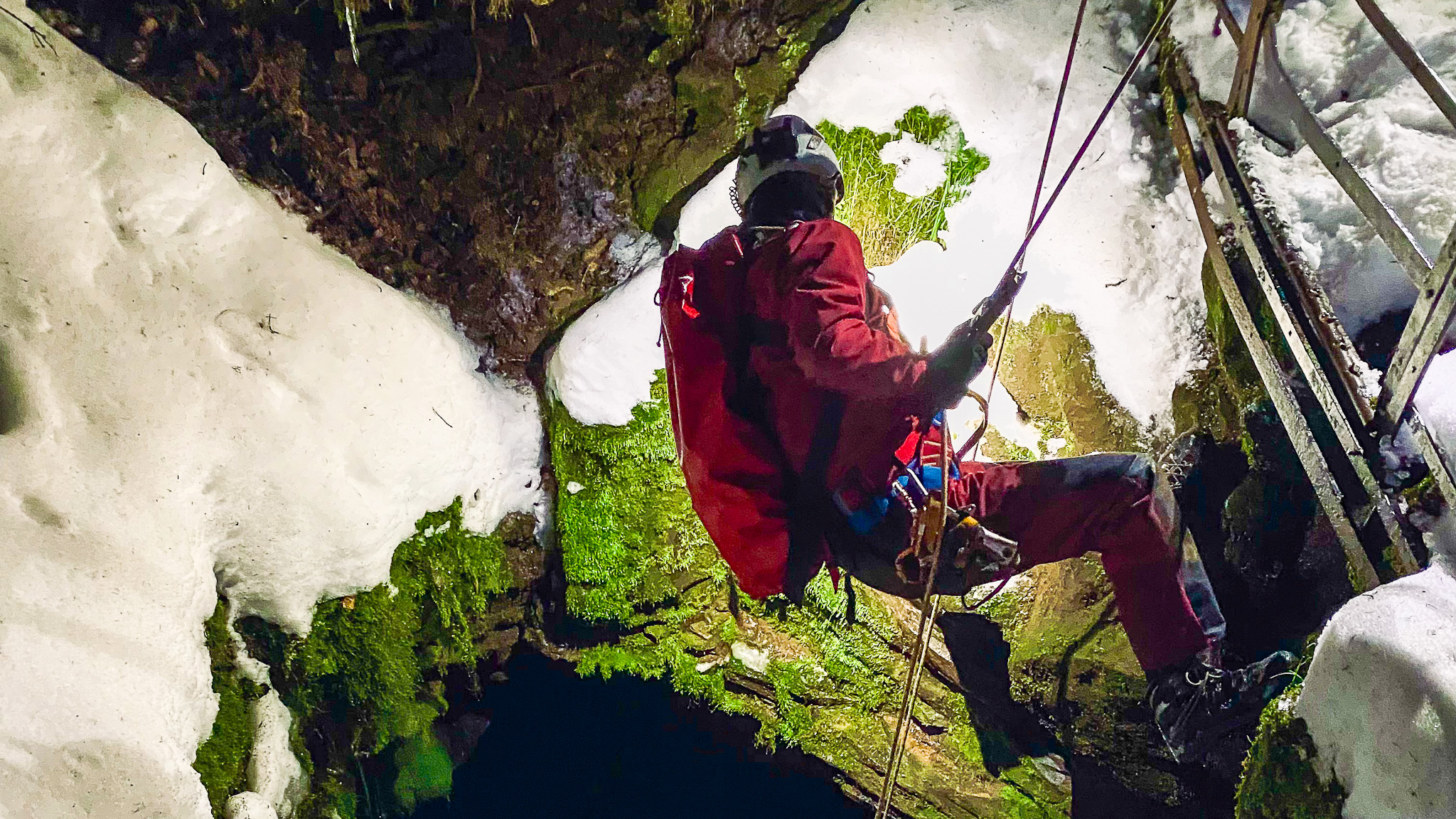 Le Creux de Soucy: Exploration of a Chasm - 25 Meters of Descent