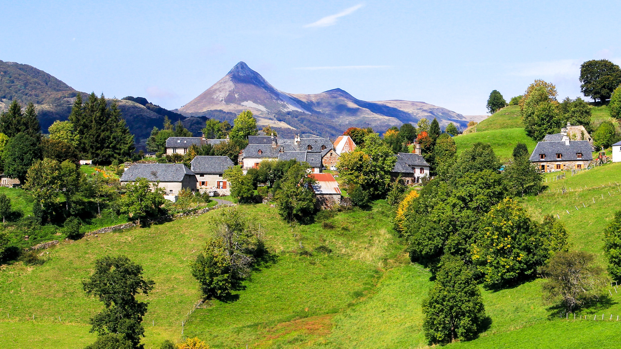 Exceptional Panorama of Puy Griou