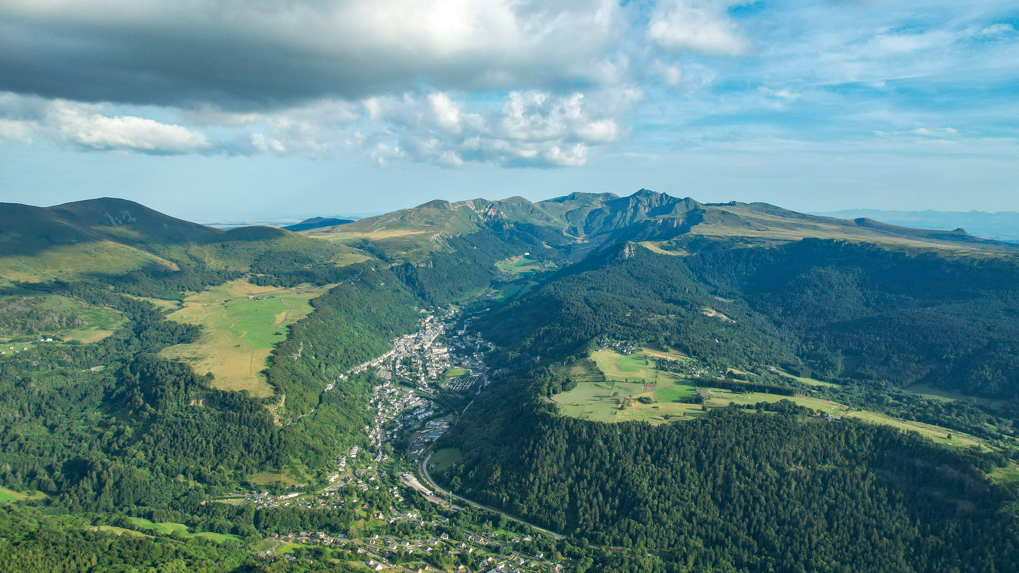 Dordogne Valley: Splendid Panorama of the Sancy Massif and Mont-Dore