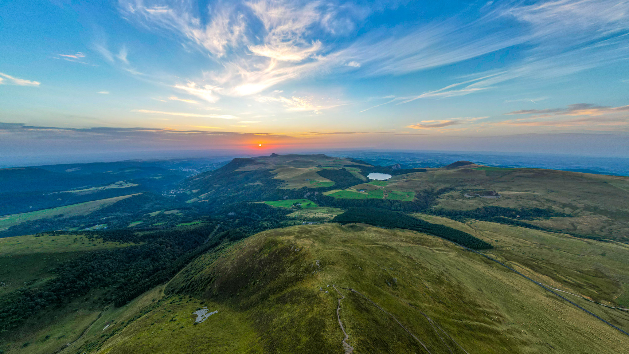 Puy de la Tâche: Panorama of the Aiguiller Massif in La Bourboule - Breathtaking View