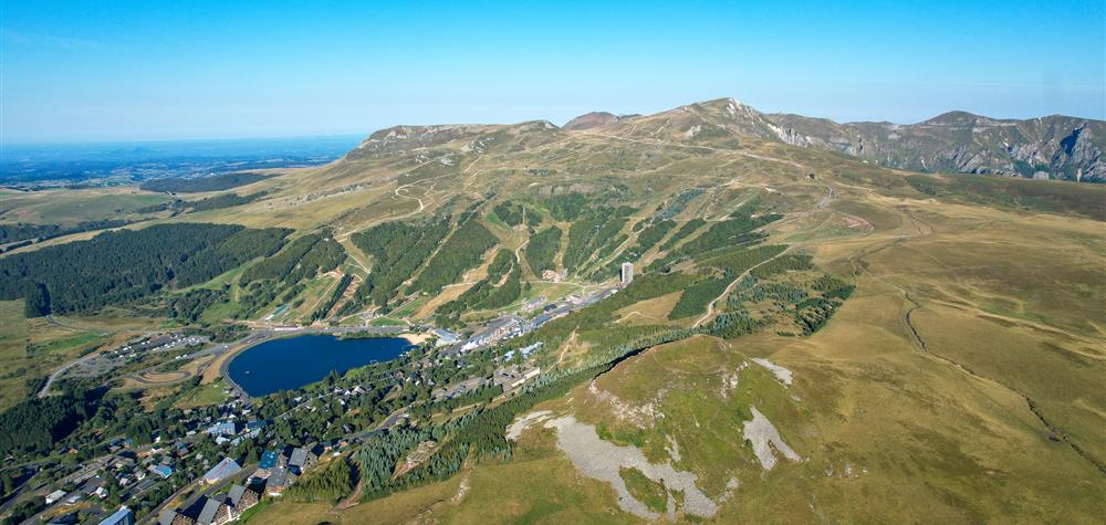 Super Besse: Exceptional Ski Area - From Puy de Chambourguet to Puy de Paillaret