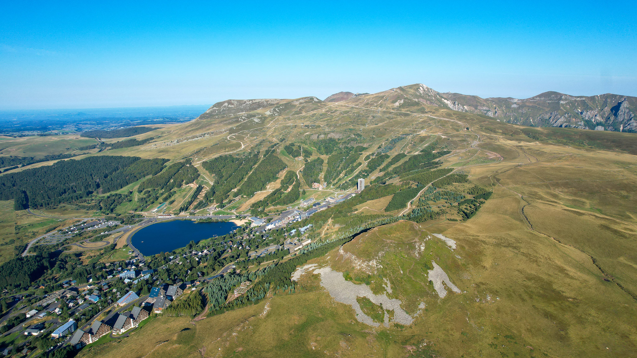 Super Besse: Exceptional Ski Area - From Puy de Chambourguet to Puy de Paillaret