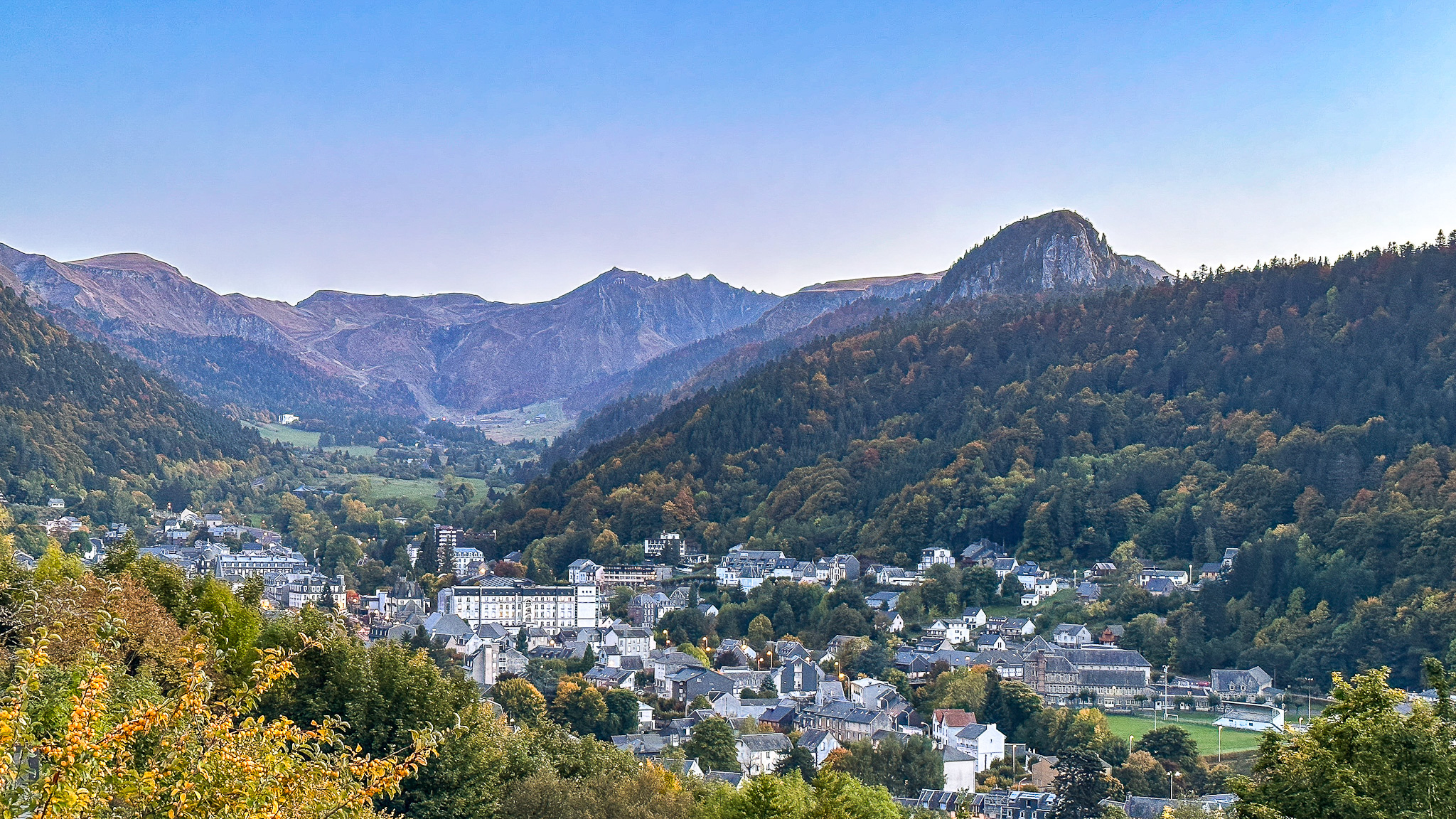 Upper Dordogne Valley: Natural and Historical Exploration