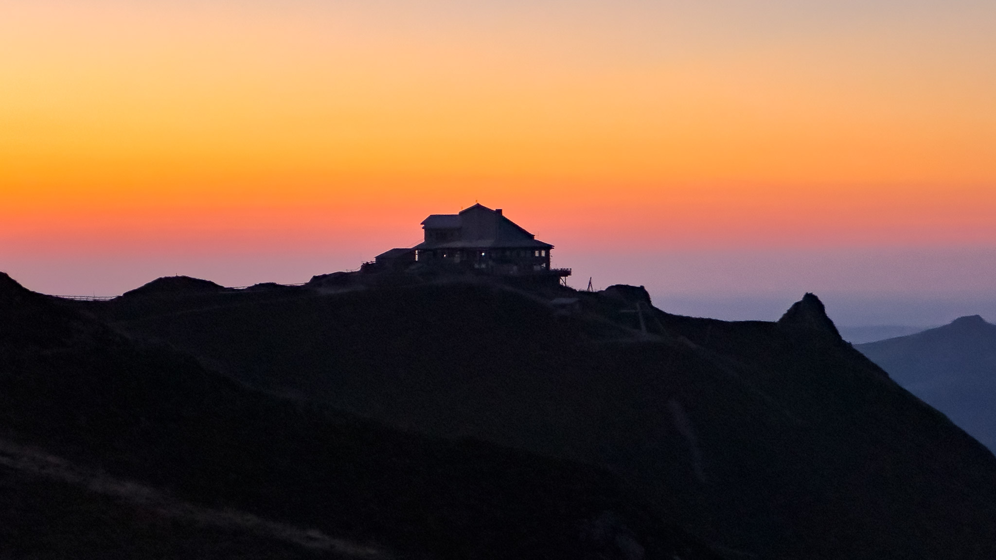 Sancy cable car: Ascent to the Summit