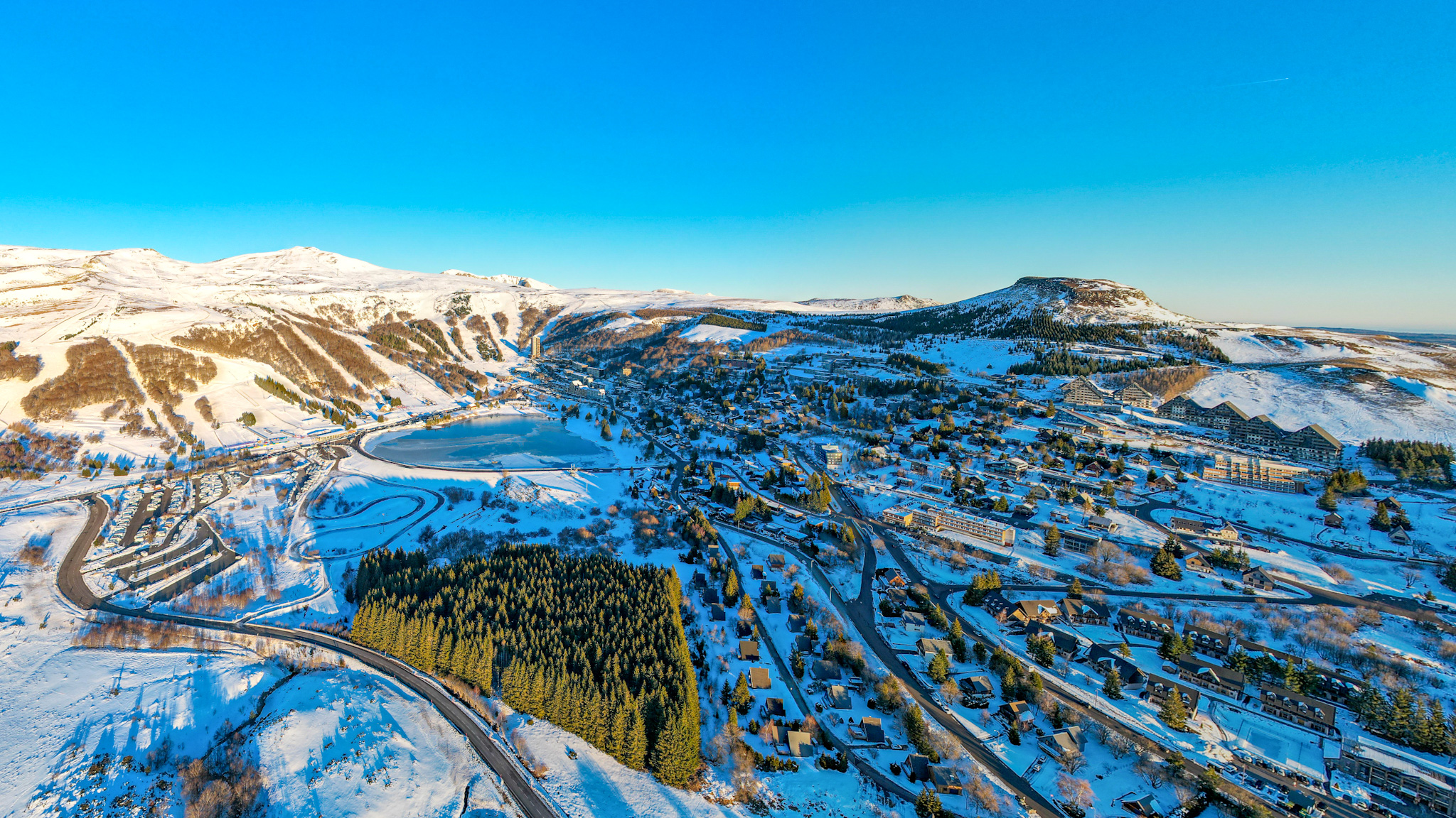 Super Besse: Snowy Landscape After a Magical Night