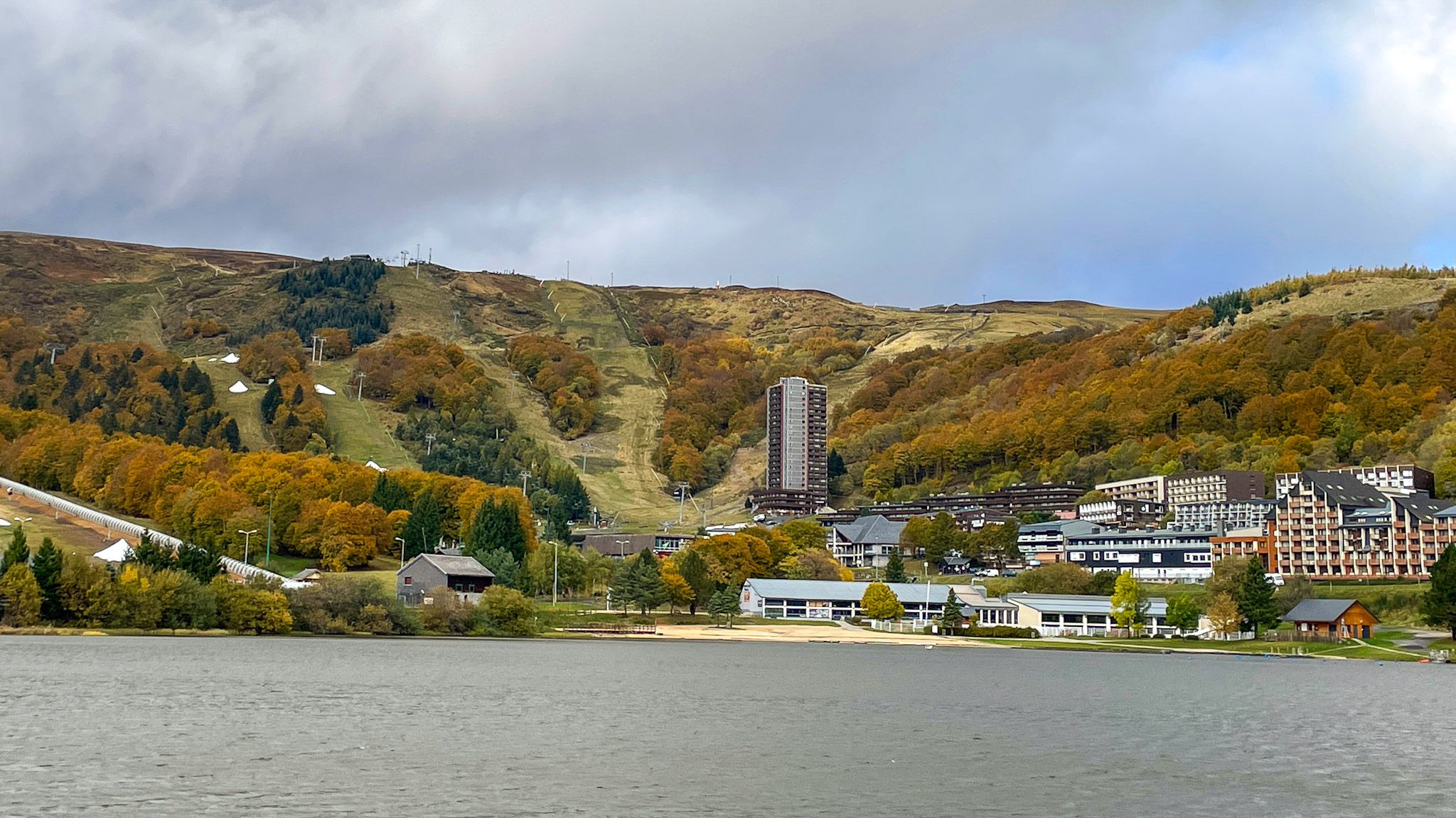 Super Besse: Autumn Weather - Warm Colors and Magical Landscapes