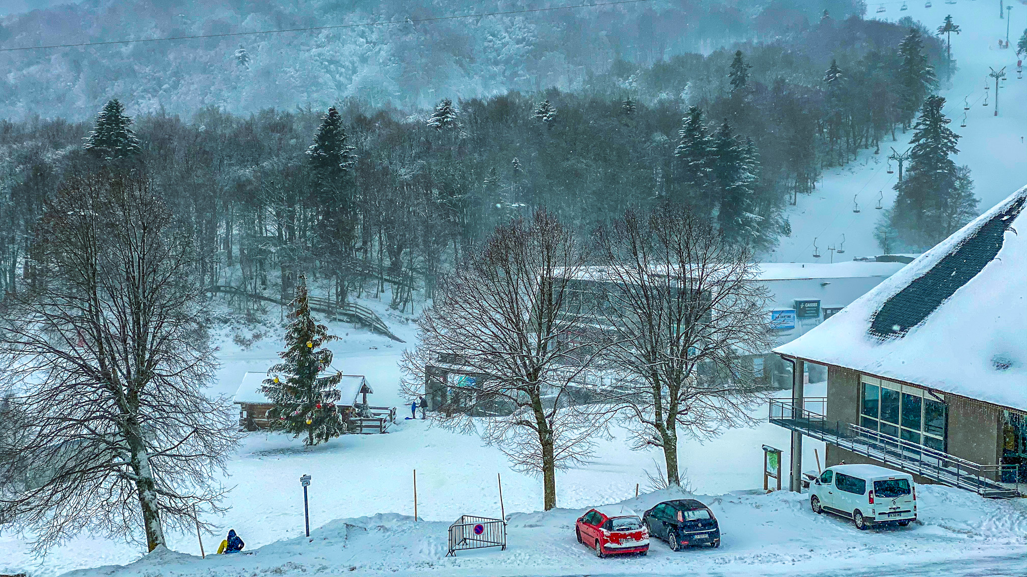 Weather and snow front webcam in Super Besse