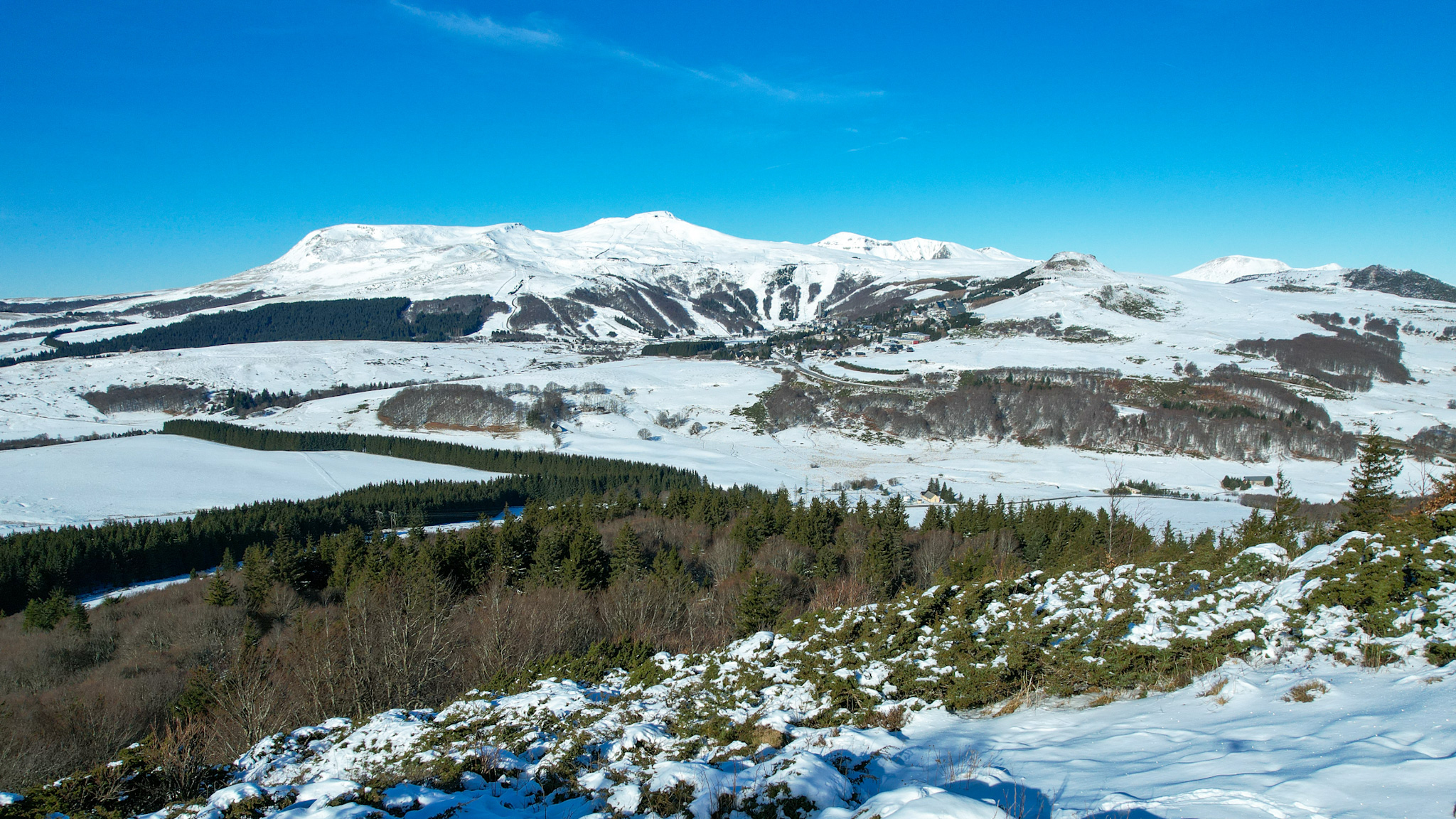 Super Besse: At the Summit of Puy de Montchal, Exceptional Panoramic View