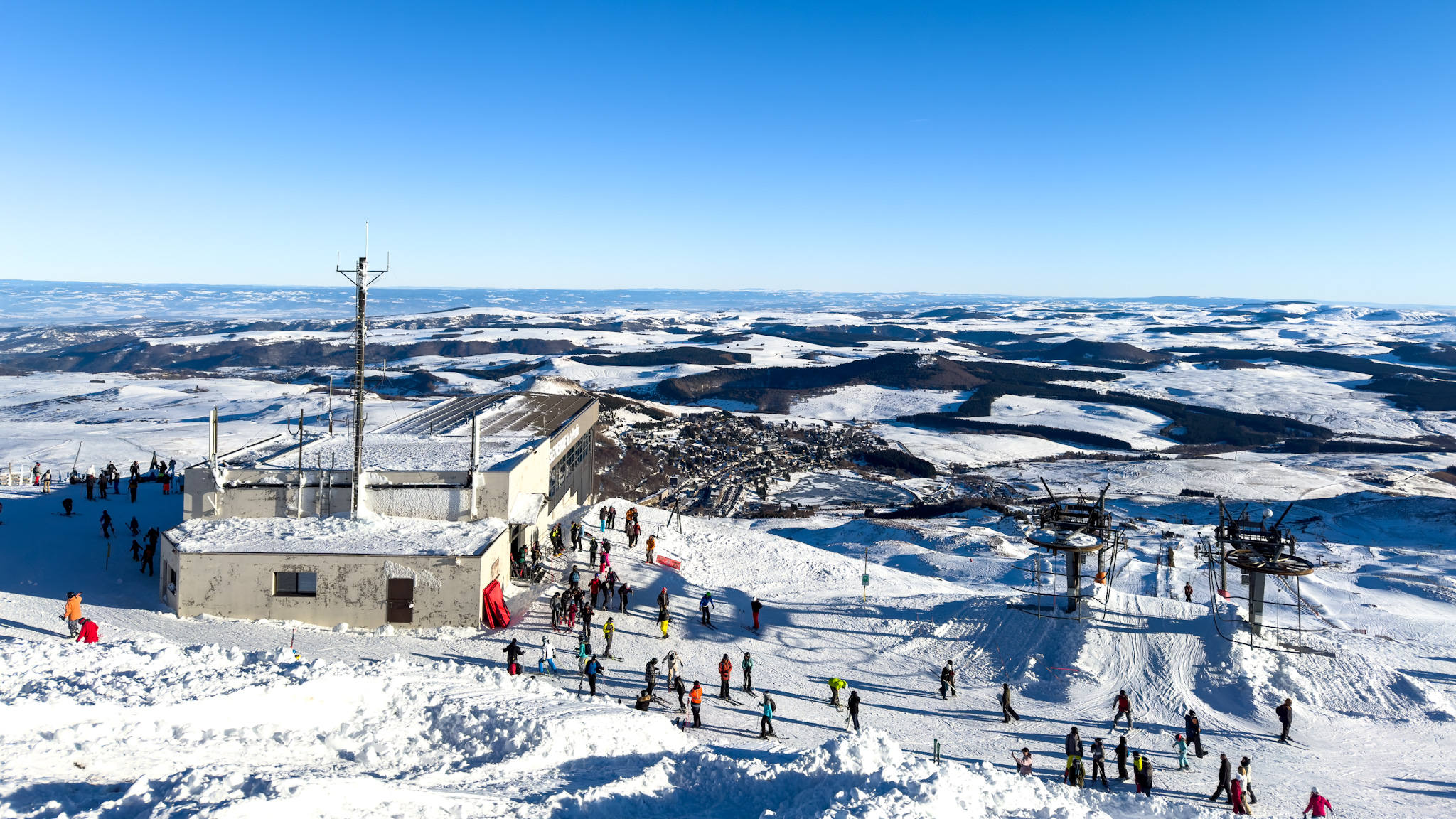 Super Besse: Arrival of the Perdrix Cable Car, Start of the Adventures