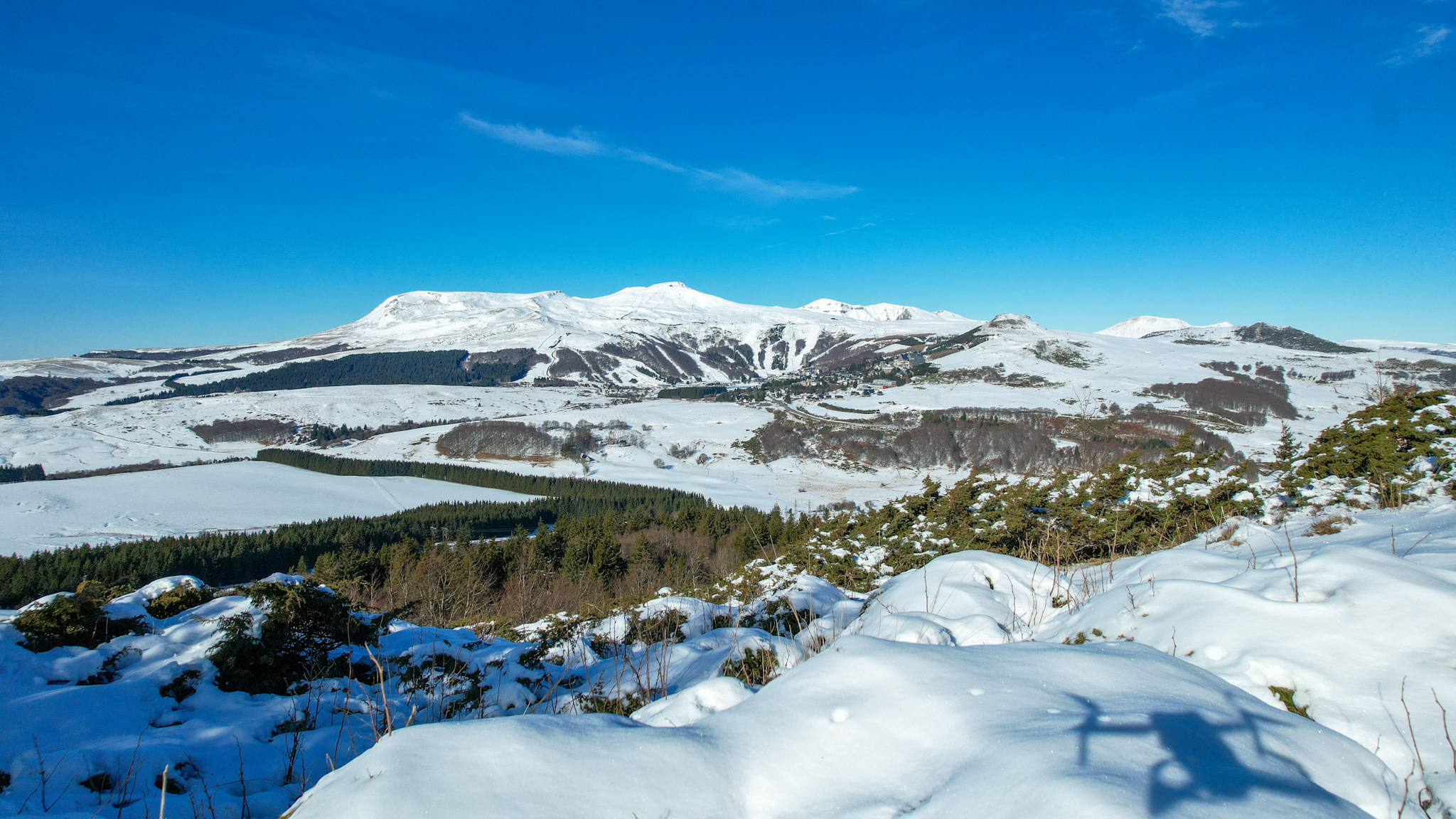 Puy de Montchal: Volcano in Besse and Saint-Anastaise - A Jewel of Auvergne