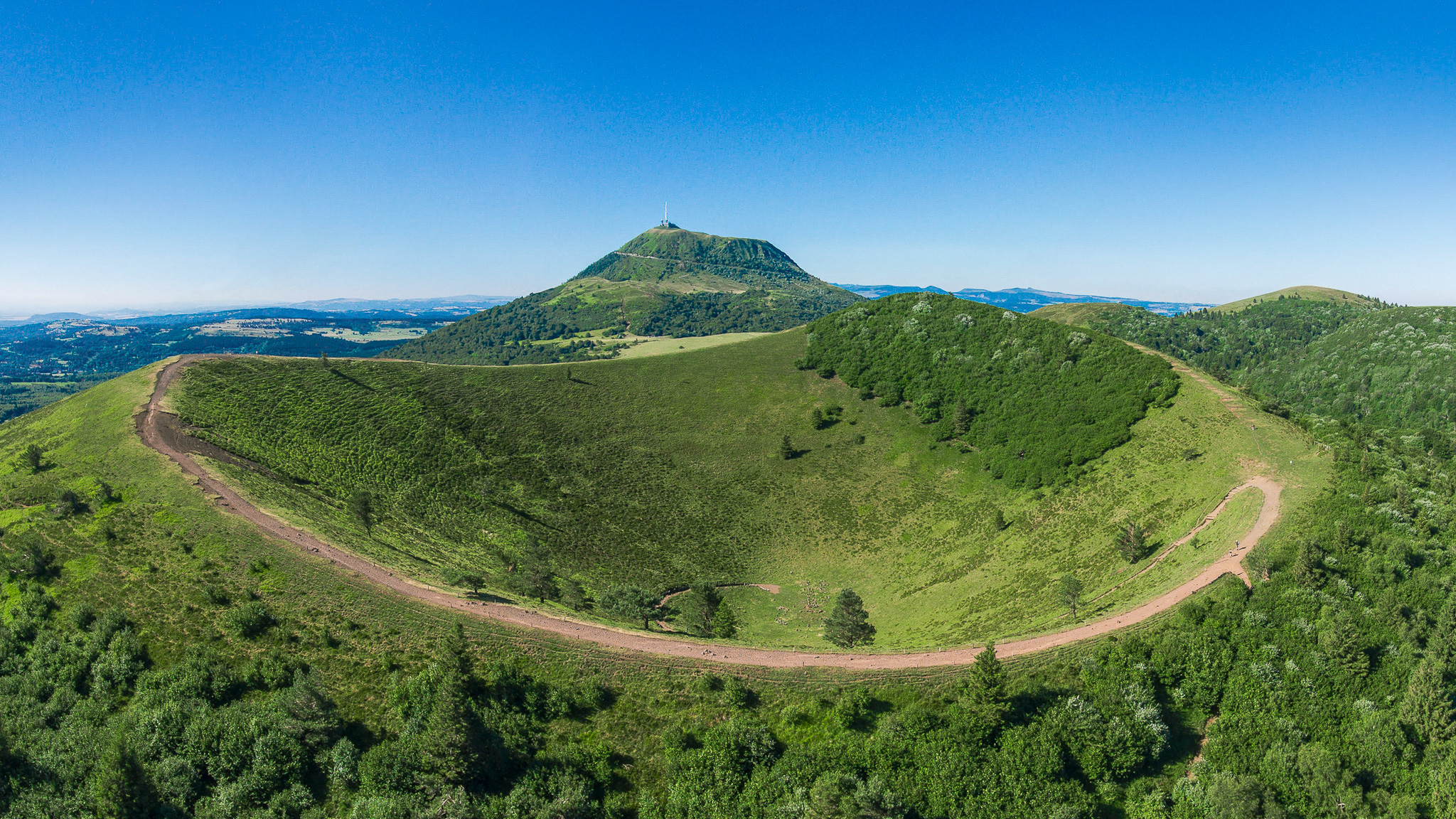 Le Puy Pariou: Major Volcano of the Auvergne Volcanoes Natural Park