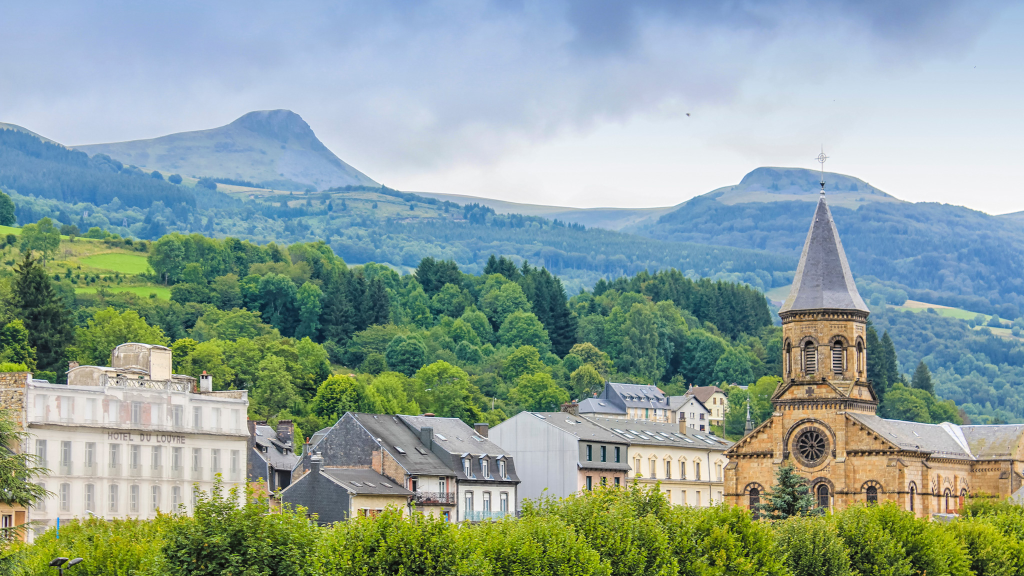 GR®30: Exploration of the 9 Stages of the Tour of the Auvergne Lakes