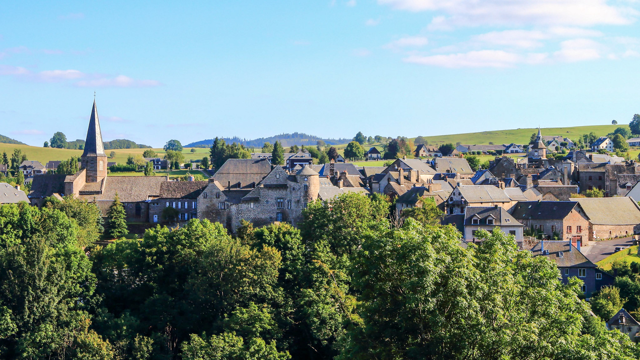 GR®30: From Besse to Brion, Panoramic Stage of the Tour des Lacs