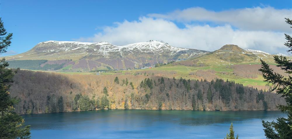 From Lac Pavin to Puy de la Perdrix: Natural and Discovery Trail