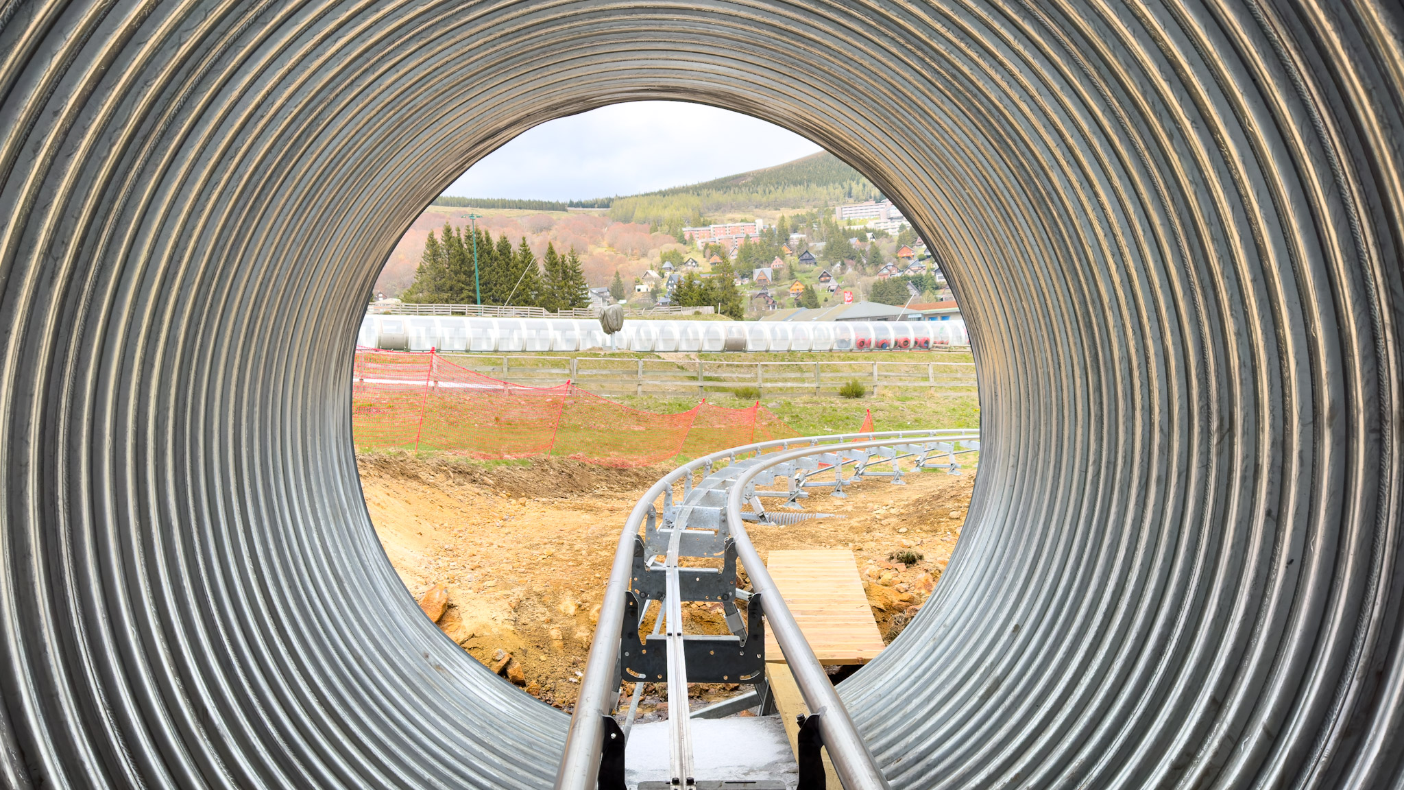 Super Coaster: Thrills to the Arrival Tunnel