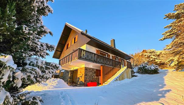 Chalet Ma Cambuse - the chalet under the snow