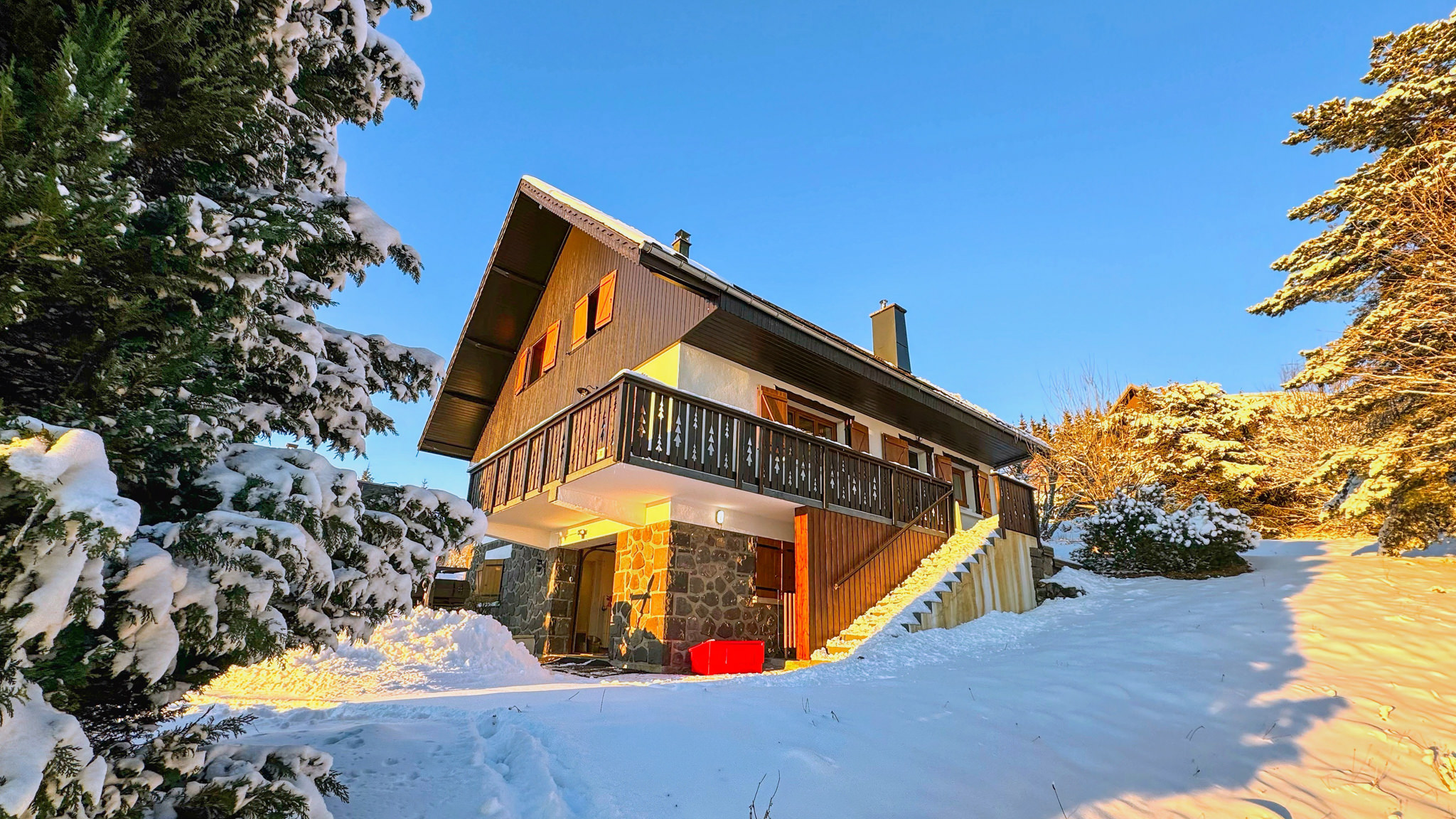 Chalet Ma Cambuse - the chalet under the snow