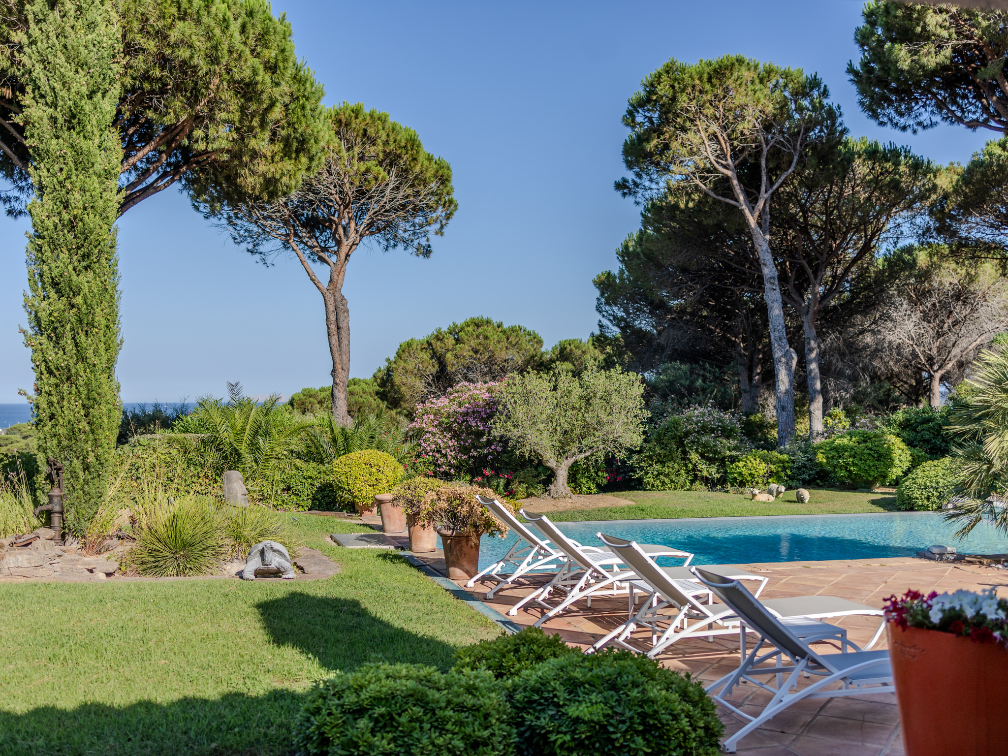 Villa with a 3000m2 garden in Sainte Maxime